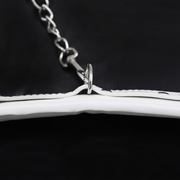Hvide elegante SM-handcuffs 