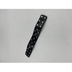 Manchetter med nitter og pigge