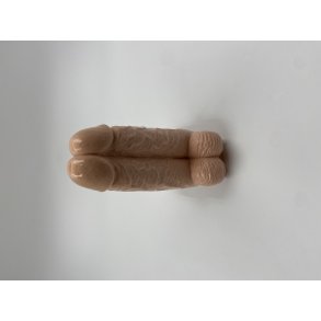 Realistiske dobbelte dildoer til et hul.