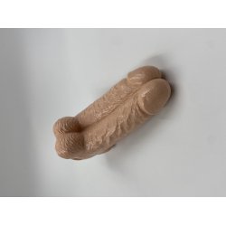 Realistiske dobbelte dildoer til et hul.