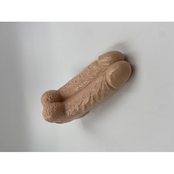 Realistiske dobbelte dildoer til et hul.