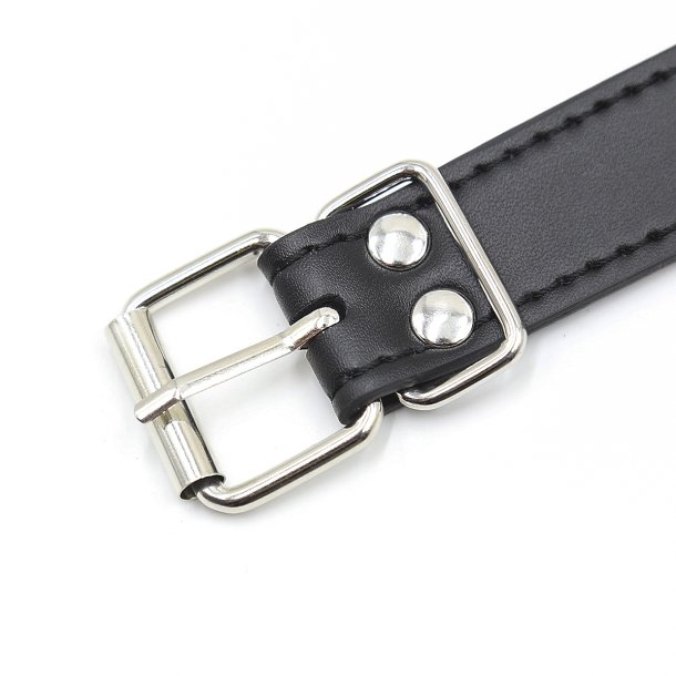 Gag med brystklemmer i k�de