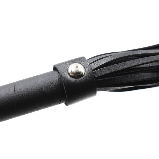 Ohmama fetish silver flogger